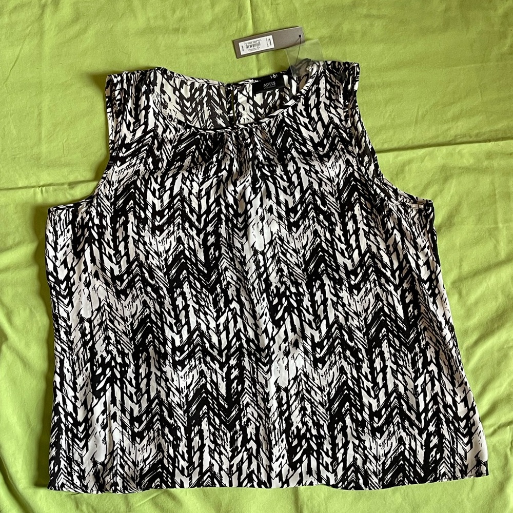 Apt.9 NWT Black and White Patterned Sleeveless Top  XL